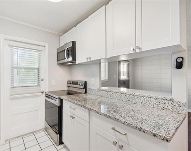 320 Lakeview Street - Photo Thumbnail 10