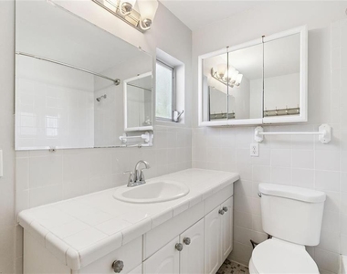 320 Lakeview Street - Photo Thumbnail 17