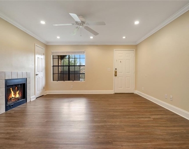 370 Lake Tahoe Court - Photo Thumbnail 2