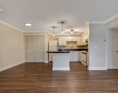 370 Lake Tahoe Court - Photo Thumbnail 6