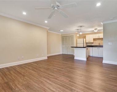 370 Lake Tahoe Court - Photo Thumbnail 5