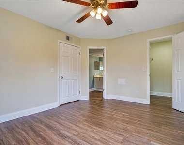 370 Lake Tahoe Court - Photo Thumbnail 10