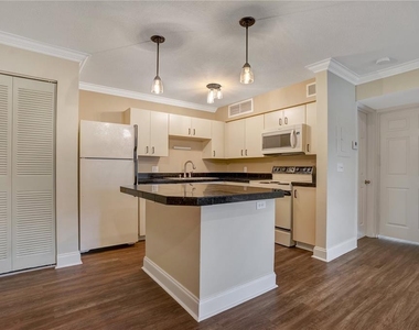 370 Lake Tahoe Court - Photo Thumbnail 7
