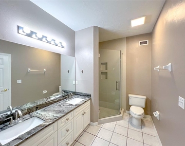 4933 Nw 1st Place - Photo Thumbnail 8