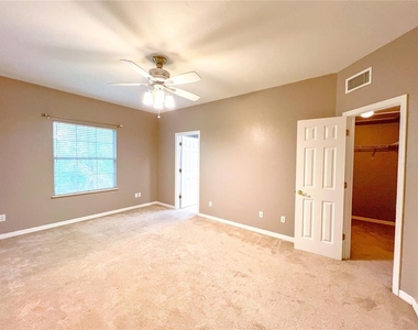 4933 Nw 1st Place - Photo Thumbnail 7