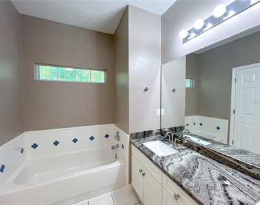 4933 Nw 1st Place - Photo Thumbnail 9
