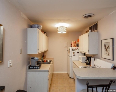 1700 Sw 16th Court - Photo Thumbnail 6