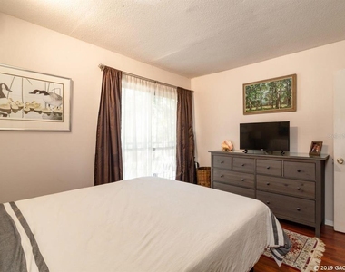1700 Sw 16th Court - Photo Thumbnail 8