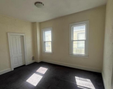 1351 Capouse Avenue - Photo Thumbnail 5