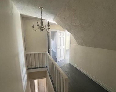 1351 Capouse Avenue - Photo Thumbnail 10