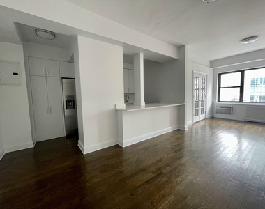 East 57th Street - Photo Thumbnail 1