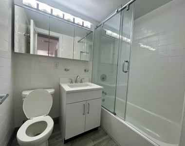 East 57th Street - Photo Thumbnail 8