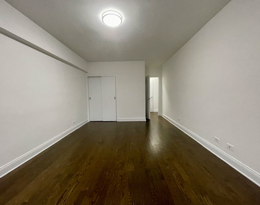East 57th Street - Photo Thumbnail 10
