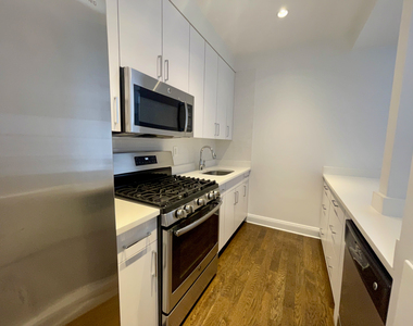 East 57th Street - Photo Thumbnail 2