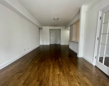 East 57th Street - Photo Thumbnail 7