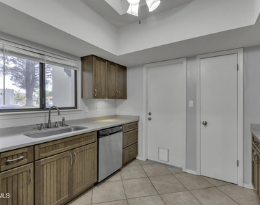 620 Lakeway Drive - Photo Thumbnail 26