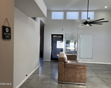5656 Burning Tree Drive - Photo Thumbnail 13