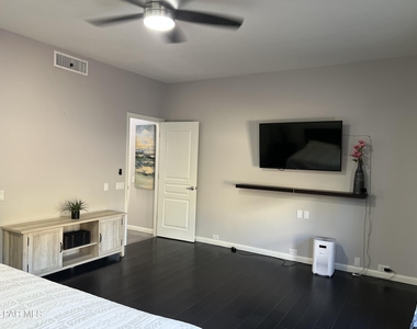 5656 Burning Tree Drive - Photo Thumbnail 41