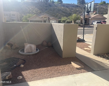 5656 Burning Tree Drive - Photo Thumbnail 4