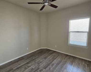 2217 Furtherpoint Place - Photo Thumbnail 20