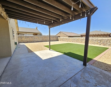 2217 Furtherpoint Place - Photo Thumbnail 24
