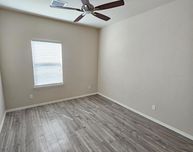2217 Furtherpoint Place - Photo Thumbnail 17