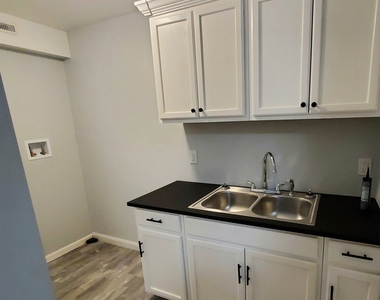 402 Huntington Street - Photo Thumbnail 1