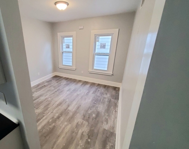 402 Huntington Street - Photo Thumbnail 9