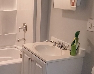 402 Huntington Street - Photo Thumbnail 6