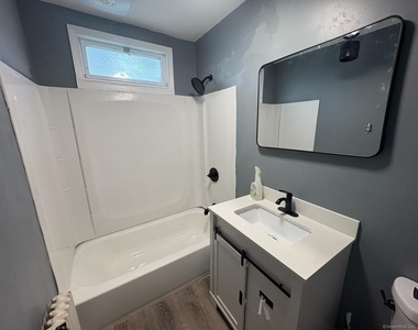 319 Sherman Avenue - Photo Thumbnail 11