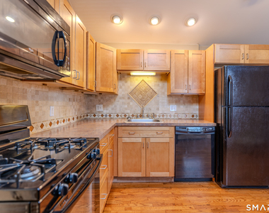 31 Suffield Street - Photo Thumbnail 2