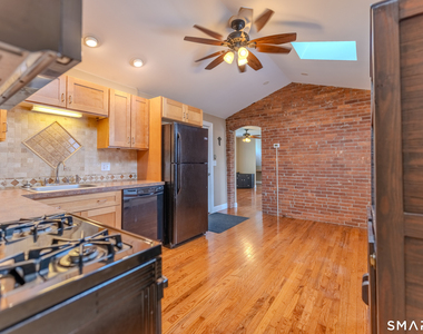 31 Suffield Street - Photo Thumbnail 6