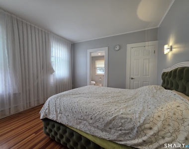 70 Westfield Avenue - Photo Thumbnail 5