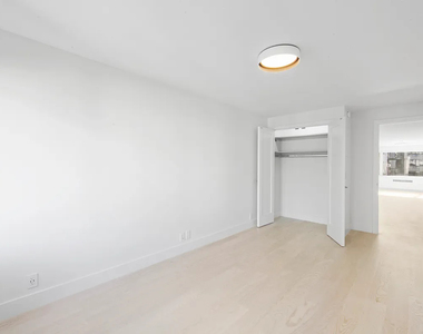 920 Park Avenue - Photo Thumbnail 12