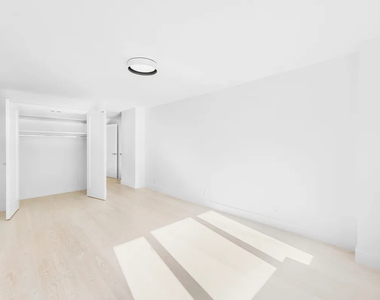 920 Park Avenue - Photo Thumbnail 8