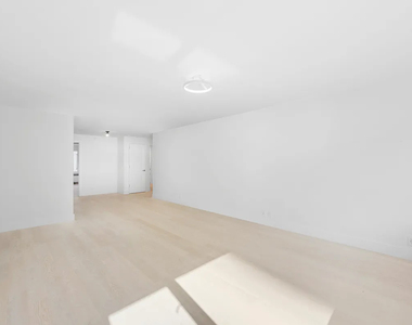 920 Park Avenue - Photo Thumbnail 4