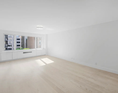 920 Park Avenue - Photo Thumbnail 2