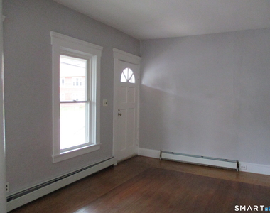 105 Woodstock Avenue - Photo Thumbnail 5