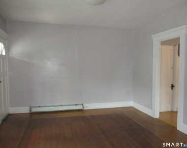 105 Woodstock Avenue - Photo Thumbnail 4