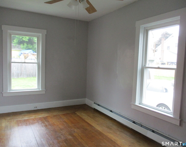 105 Woodstock Avenue - Photo Thumbnail 3