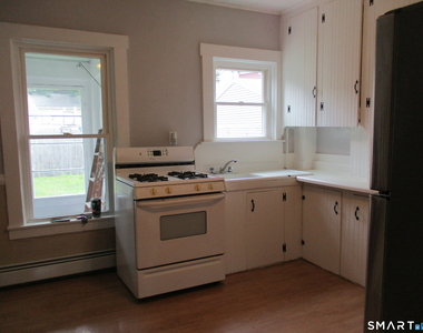 105 Woodstock Avenue - Photo Thumbnail 2