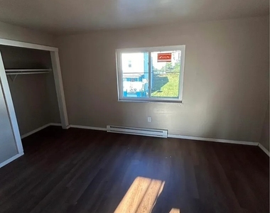 202 Meldon Ave - Photo Thumbnail 2
