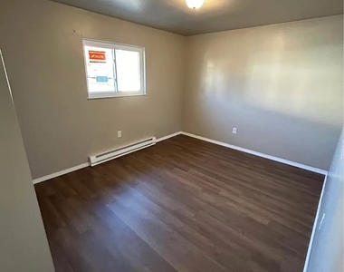 202 Meldon Ave - Photo Thumbnail 4