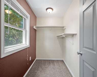 38 Pasadena Street - Photo Thumbnail 15