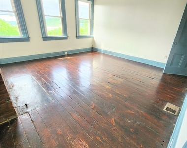 6066 Butler St - Photo Thumbnail 2