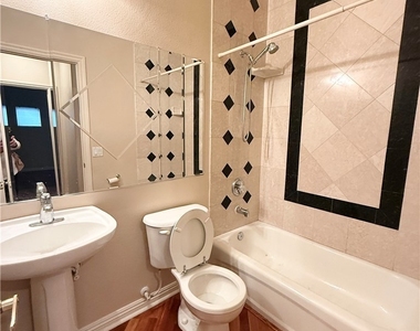 10529 Allthorn Avenue - Photo Thumbnail 6