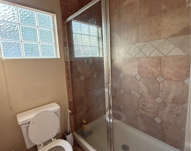 10529 Allthorn Avenue - Photo Thumbnail 5