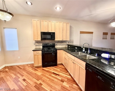 10529 Allthorn Avenue - Photo Thumbnail 3