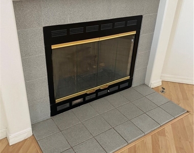 700 Elm - Photo Thumbnail 5