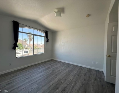 8275 Cedar Leaf Drive - Photo Thumbnail 14